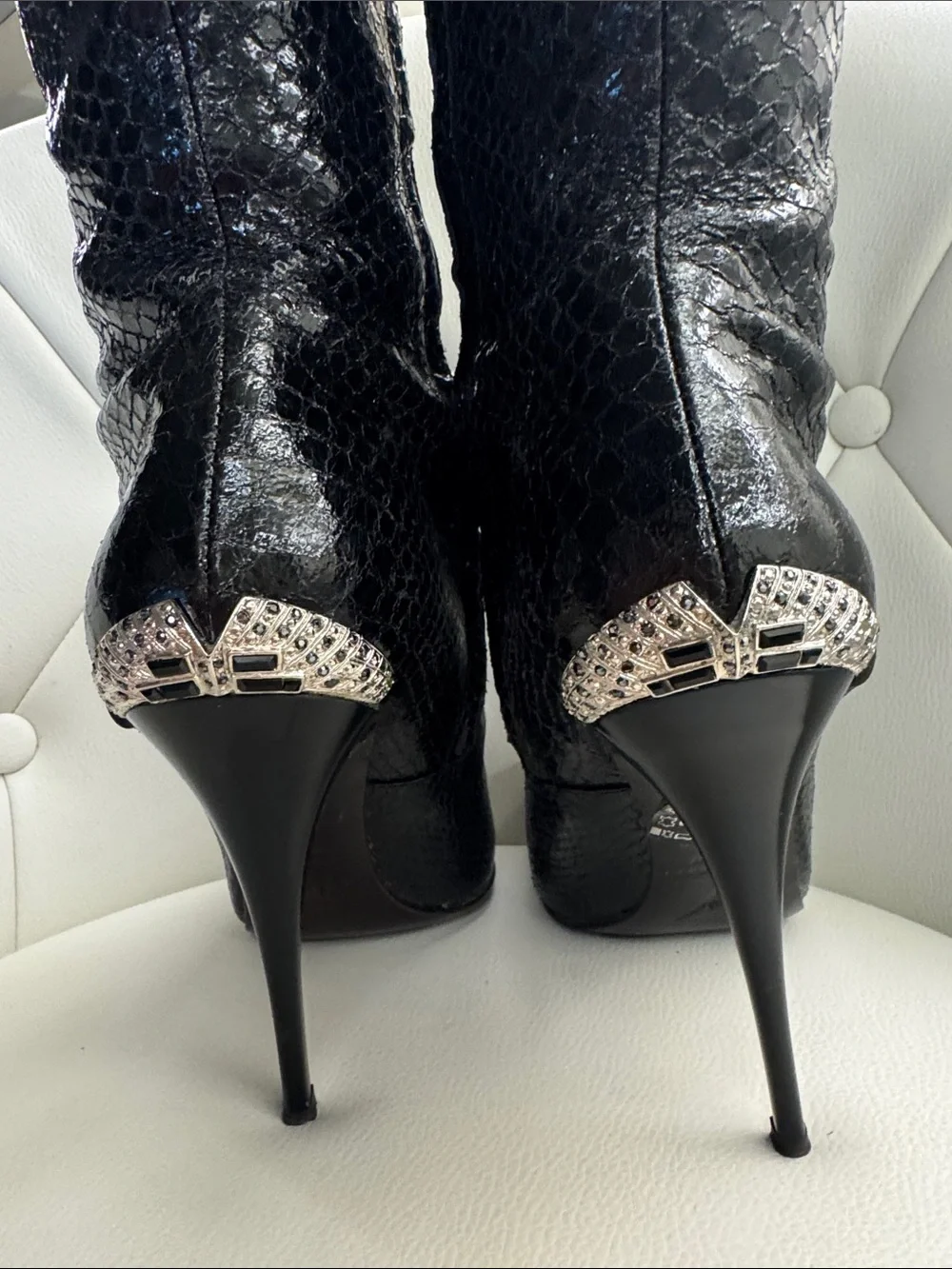 Giuseppe Zanotti bold over